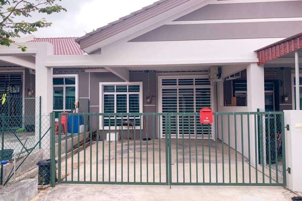 Si_Homestay4U Malacca Exterior photo